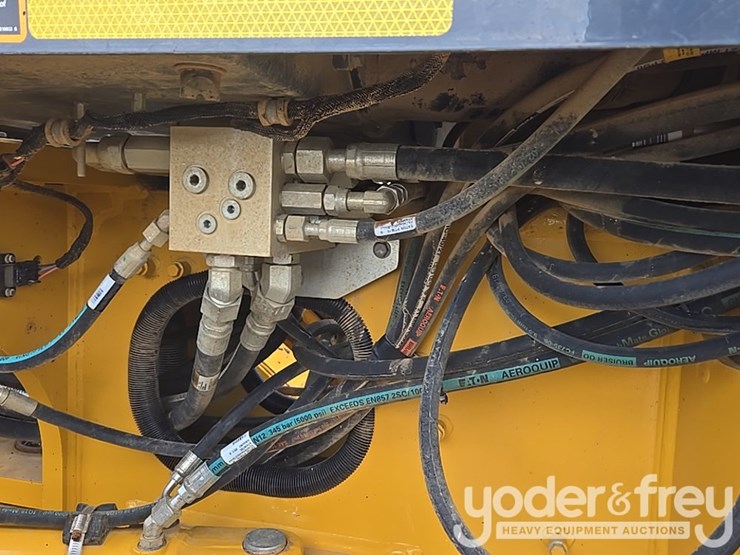 2019-deere-670g-image-46