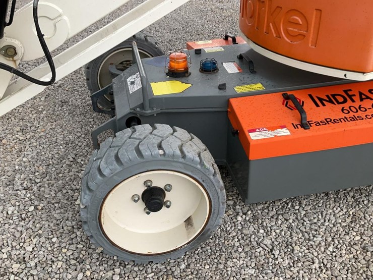 #309-•-2019-snorkel-38'-articulating-lift-image-18