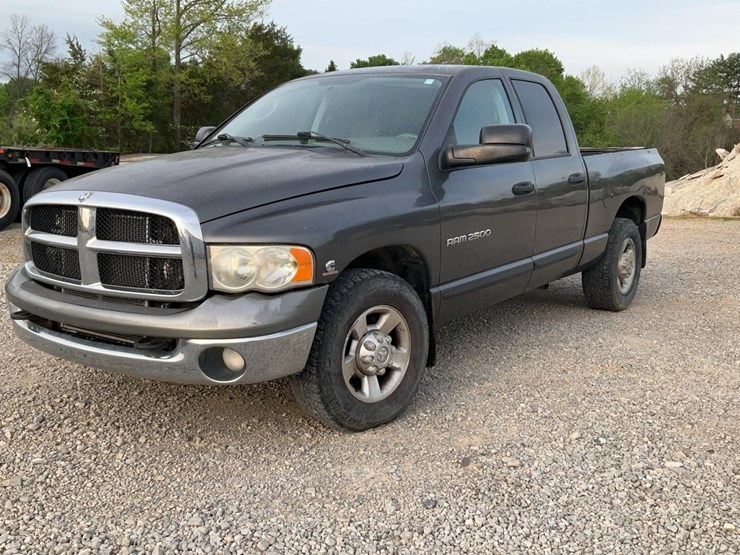2004-dodge-2500-image-1