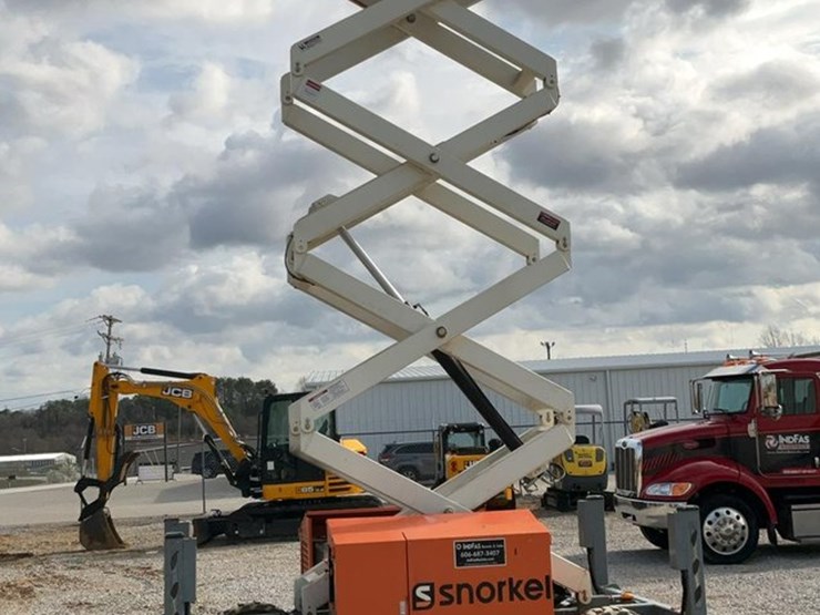 #400-•-2017-snorkel-4wd-rough-terrain-27'-scissor-lift-image-32