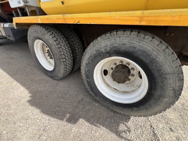 2007-sterling-l9500-image-18