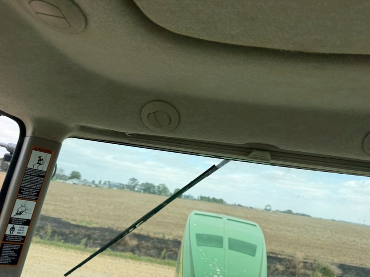 2012-john-deere-8285r-image-63