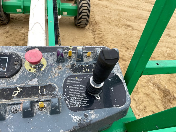 2016-jlg-400s-image-42