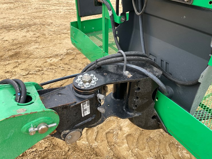 2016-jlg-400s-image-28