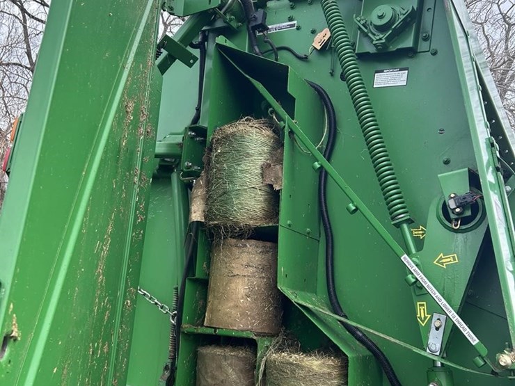 2011-john-deere-568-image-33