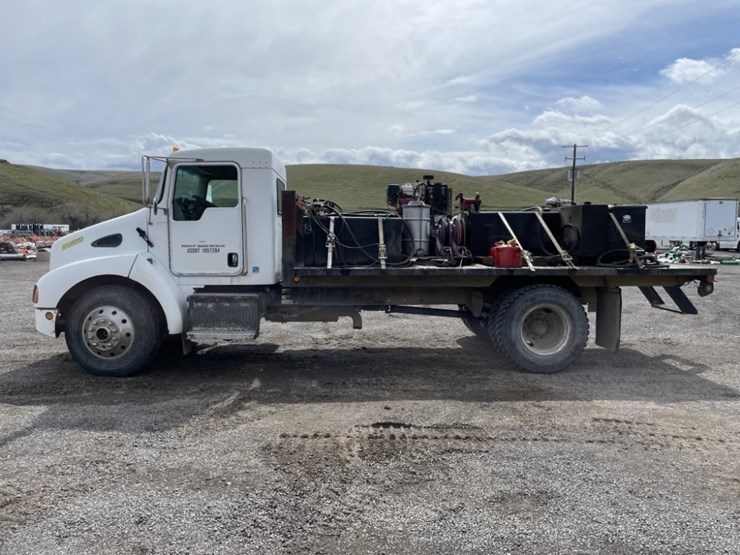 2004-kenworth-t300-image-2