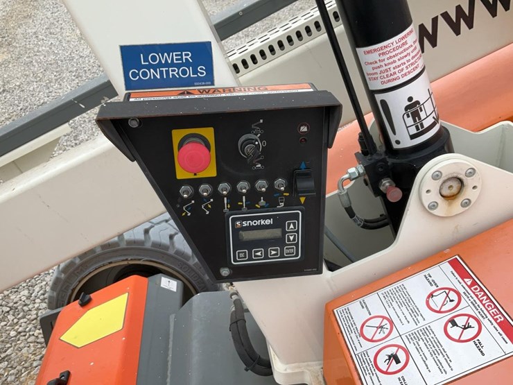 #310-•-2019-snorkel-38'-articulating-lift-image-13