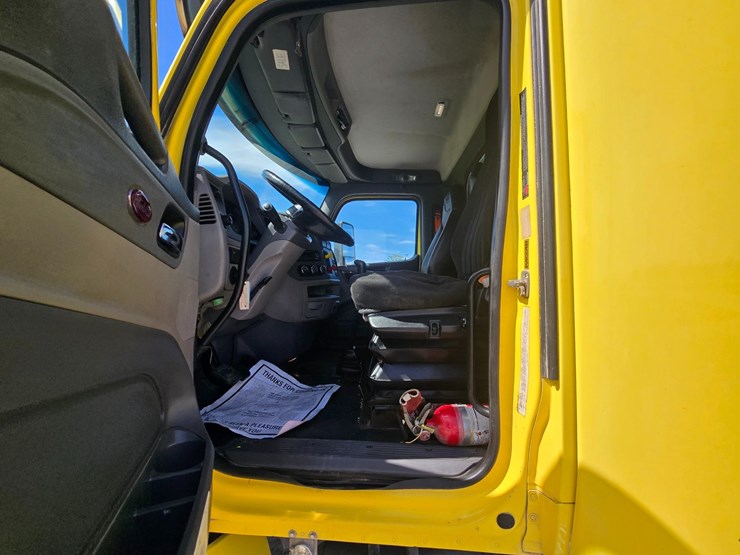 2017-peterbilt-579-image-43