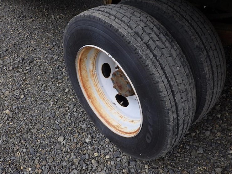 2011-ford-f550-image-16