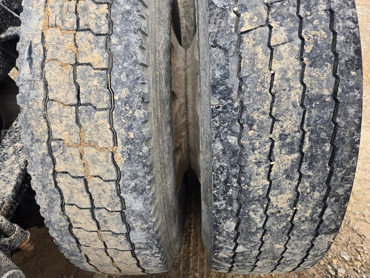 2000-peterbilt-379-image-81