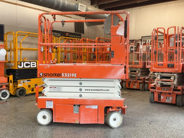 #433-•-2023-snorkel-19'-scissor-lift-image-1