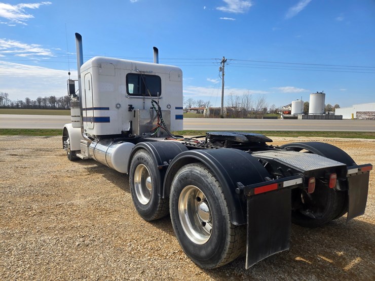 1996-peterbilt-377-image-14