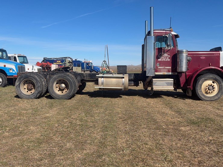 1986-peterbilt-359-day-cab-image-22