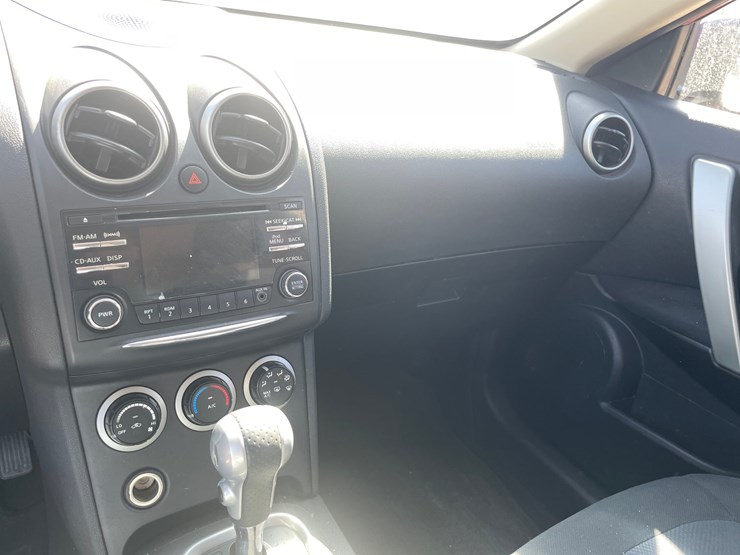 2015-nissan-rogue-image-46