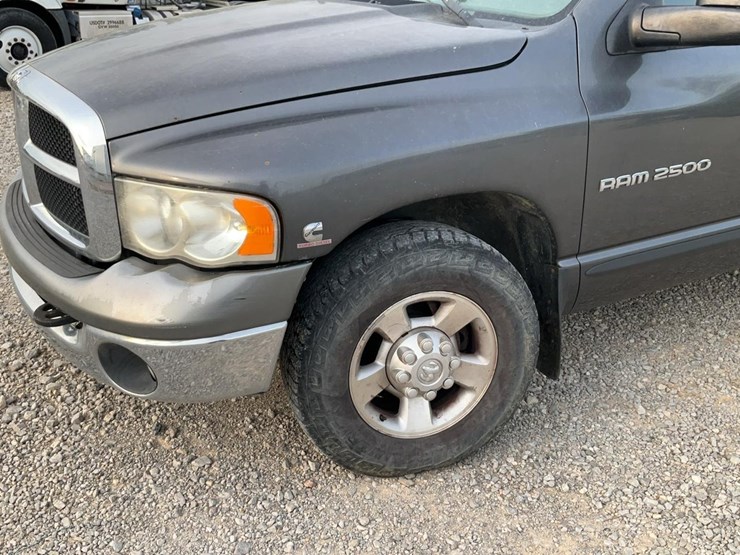 2004-dodge-2500-image-30