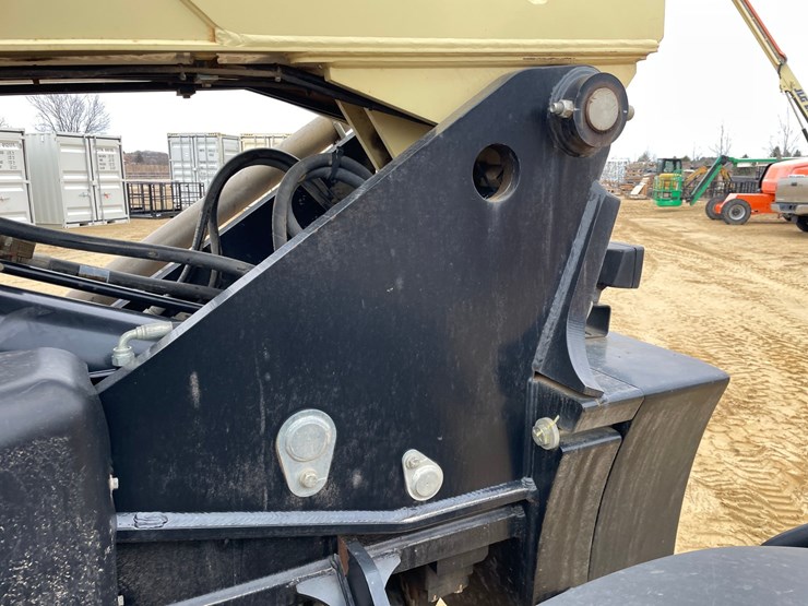 2014-jlg-g9-43a-image-16