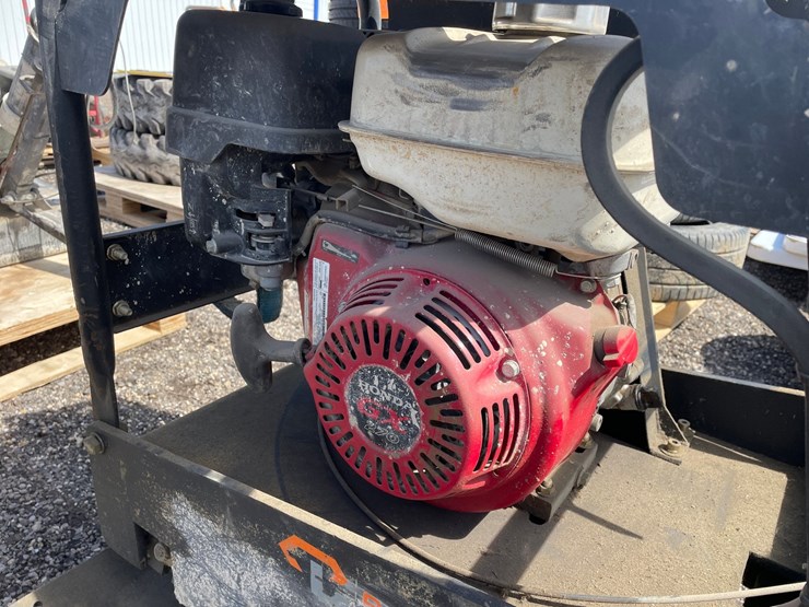 #3452-•-2016-packer-brothers-cnp330y-plate-compactor-image-6