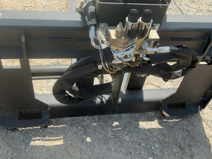 #179-•-hydraulic-forks-image-16