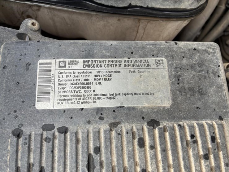 2013-chevrolet-silverado-3500-image-8