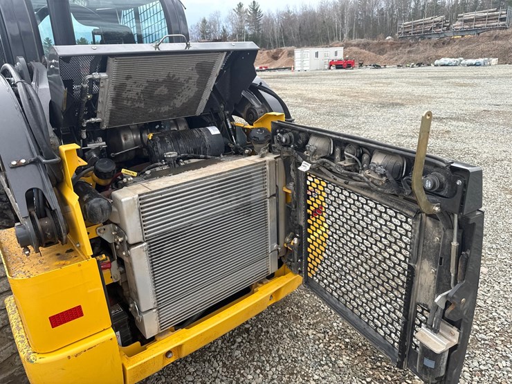 new-holland-l320-image-22