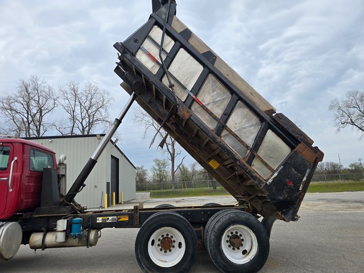 2003-mack-rd688s-image-29