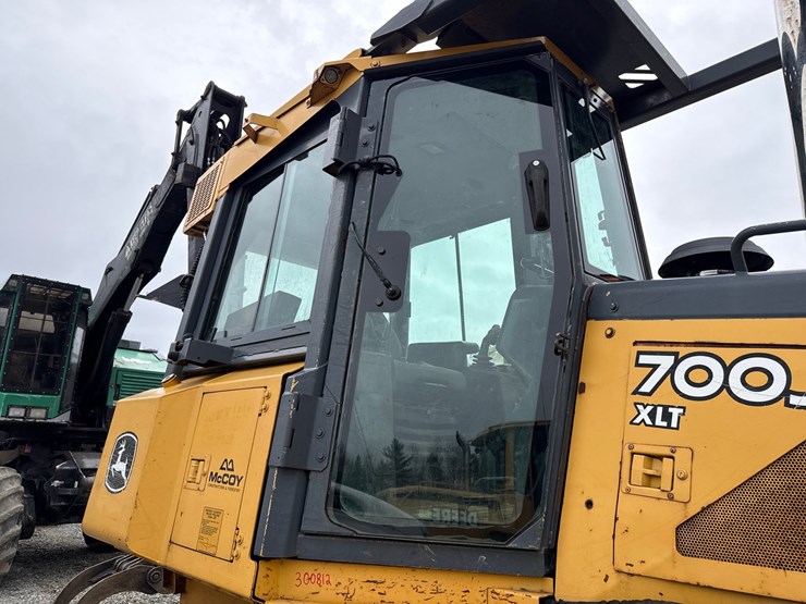 2005-deere-700j-xlt-image-15