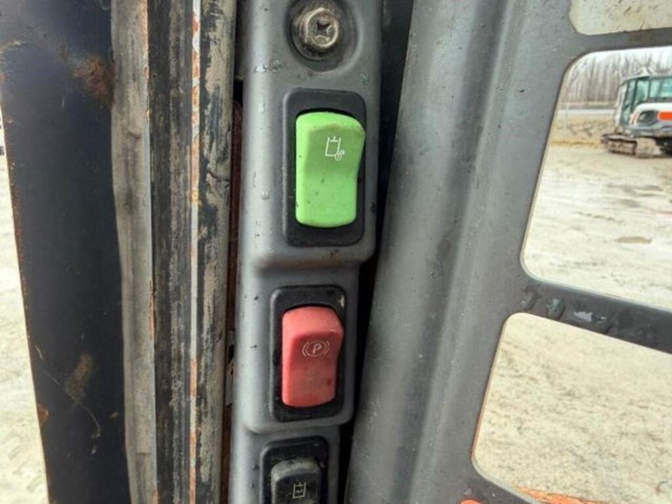 2018-kubota-ssv65-image-14