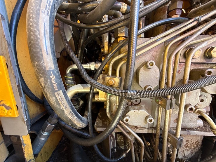 2009-deere-225-lc-image-41