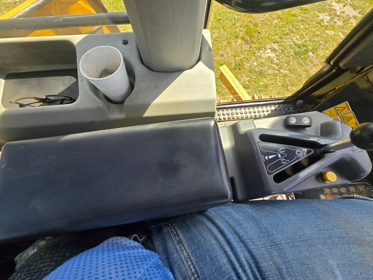 2014-caterpillar-953d-image-59