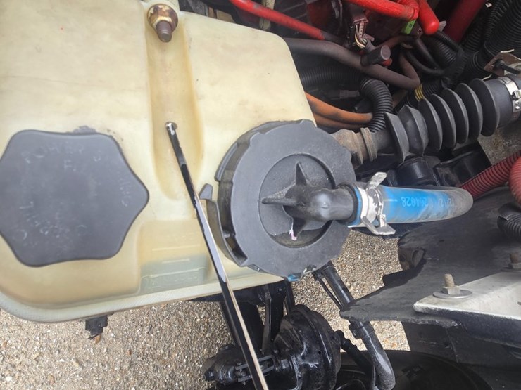 2012-freightliner-m2-106-image-36