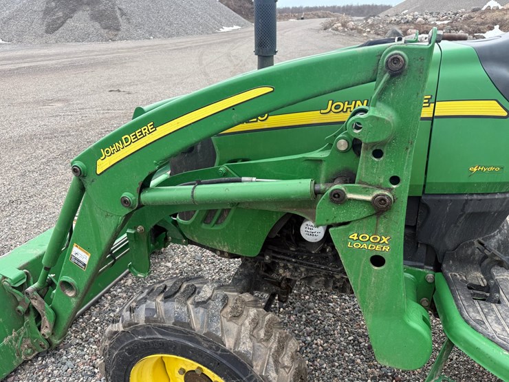 john-deere-4120-image-11