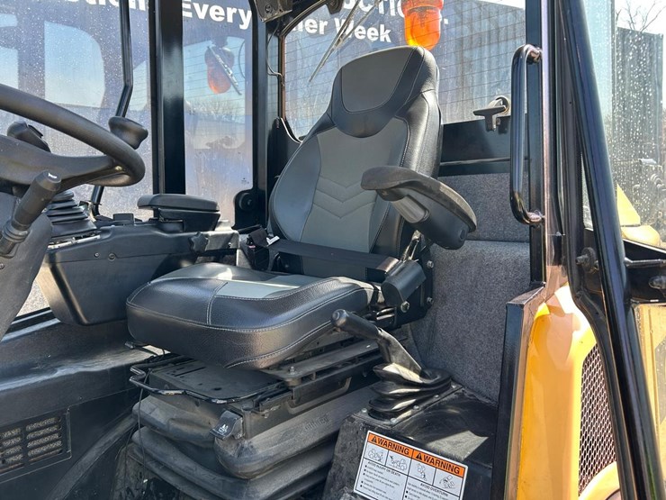 2022-gehl-al750-image-14