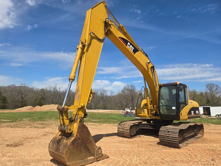 2003-caterpillar-320c-image-1