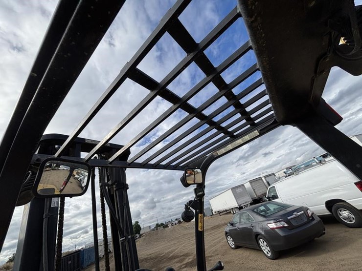 2015-yale-gdp80-forklift-image-28