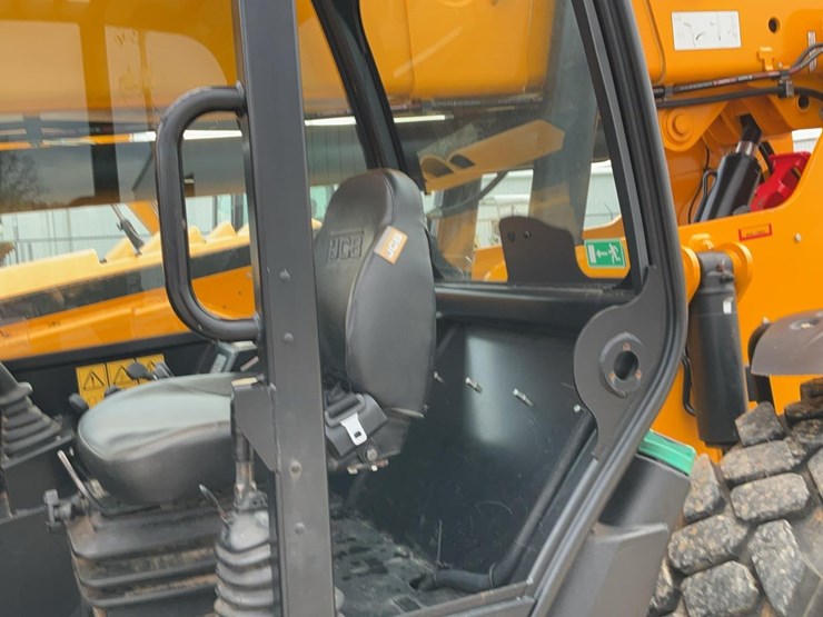 2022-jcb-510-56-image-28