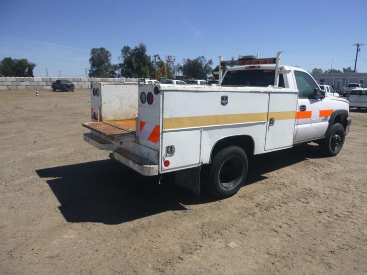 2005-chevrolet-3500-image-4