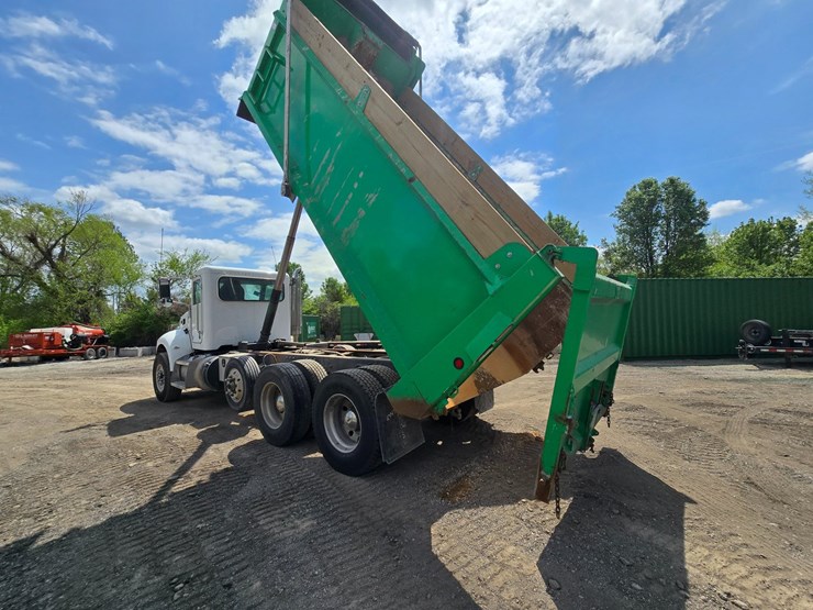 2017-peterbilt-348-image-52