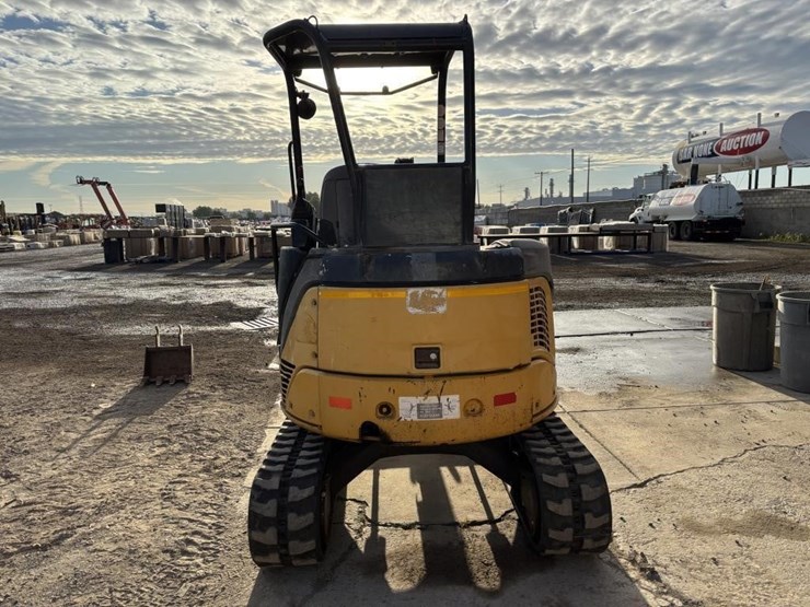 2006-deere-27d-image-8