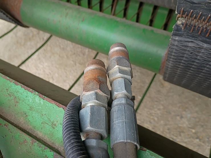 2000-john-deere-556-image-12