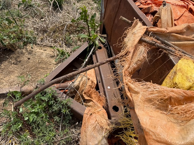 #45266-•-8.5'-bed-trailer-w/levee-spills-image-20