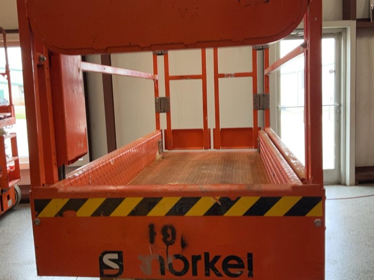 #425-•-2020-snorkel-19'-scissor-lift-image-24