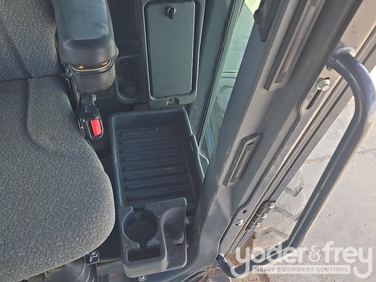 2019-deere-670g-image-108