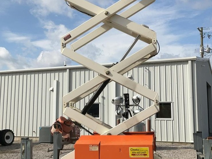 #400-•-2017-snorkel-4wd-rough-terrain-27'-scissor-lift-image-35