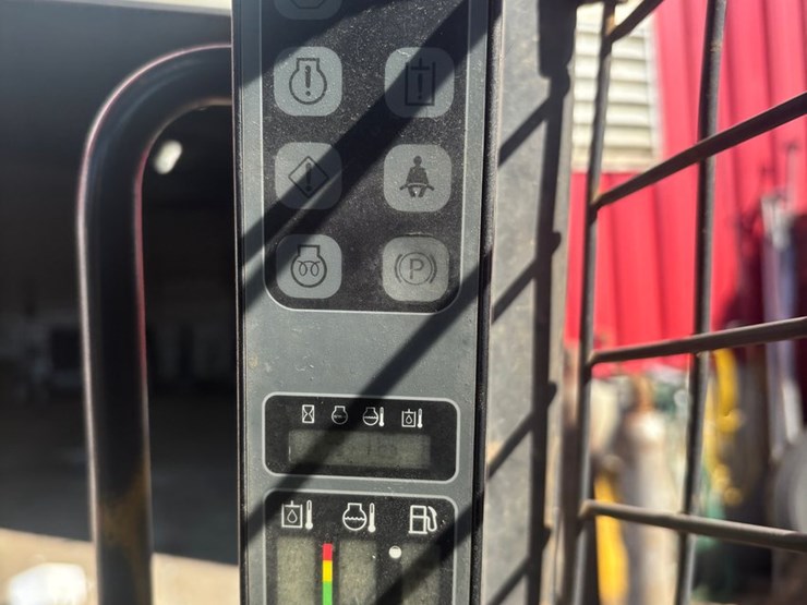 2011-case-sr220-image-34