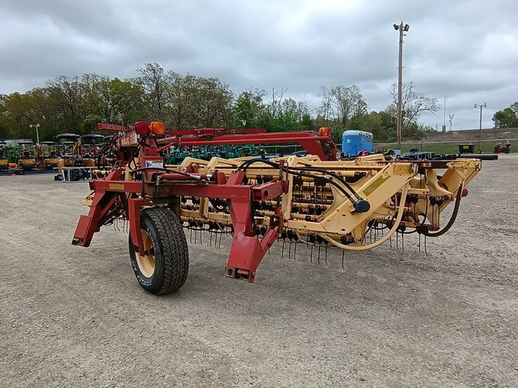 new-holland-216-image-2