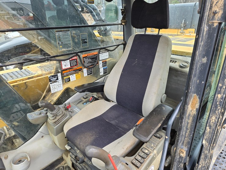 deere-470g-lc-image-56