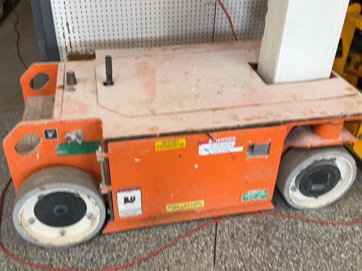 #314-•-2018-snorkel-tm12e-manlift-image-4