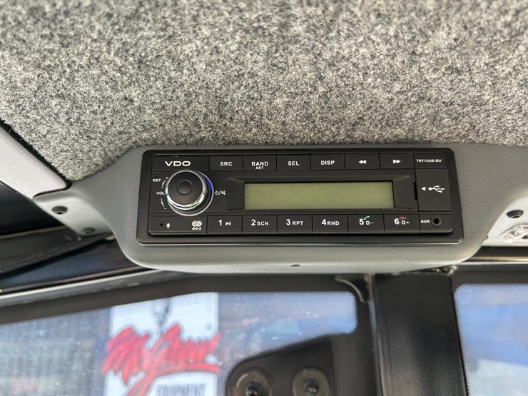 2022-gehl-al750-image-20