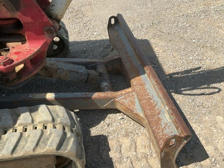 2017-takeuchi-tb240-image-37