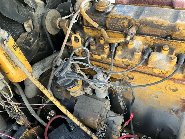 1976-caterpillar-v80c-image-45